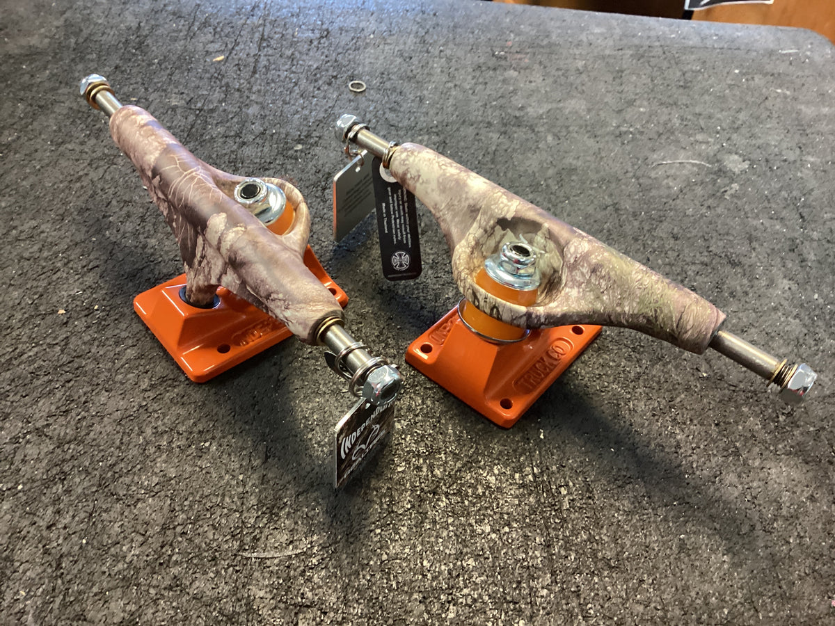 Independent X Realtree APX Skateboard Trucks set of 2. Standard Stage 11