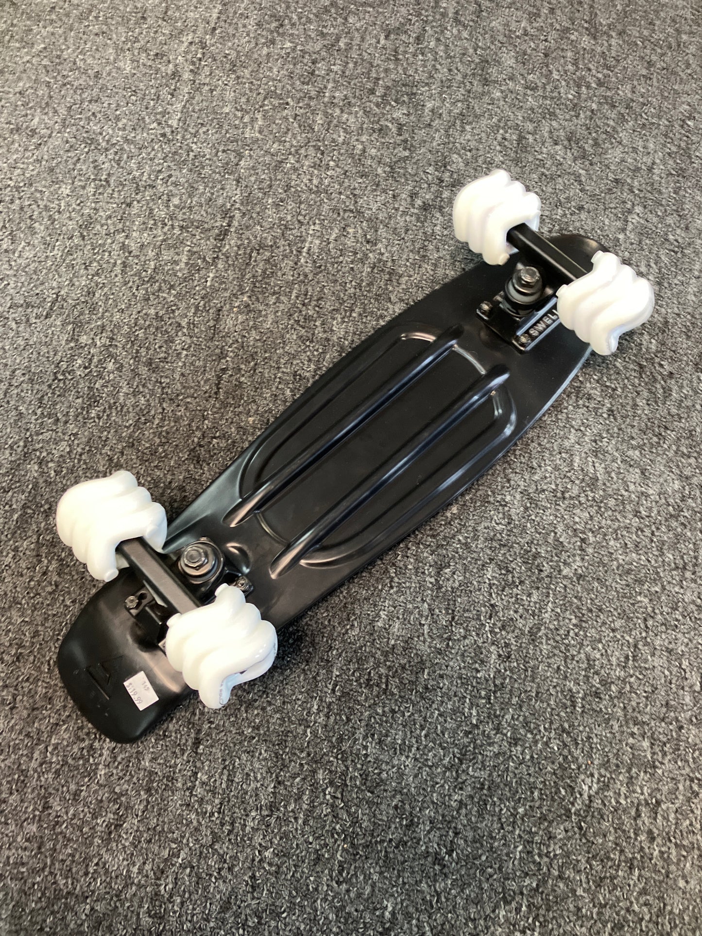 Swell Complete board with Shark Wheels