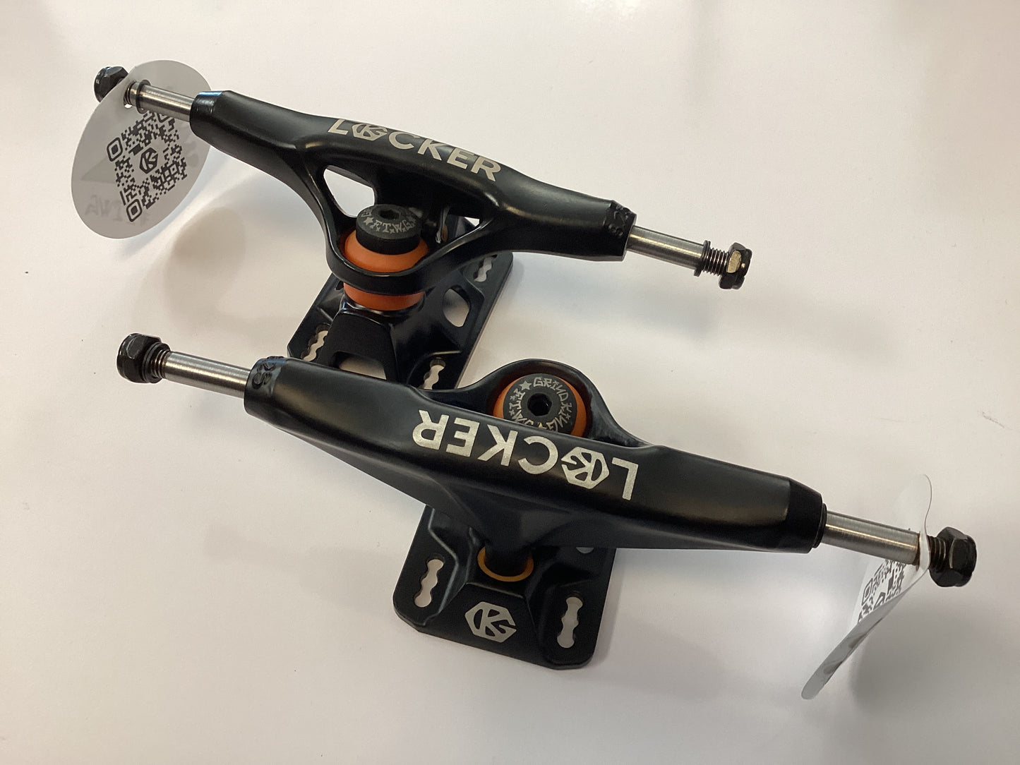 Grind King Trucks 8.25 LOCKERS FLAT BLACK