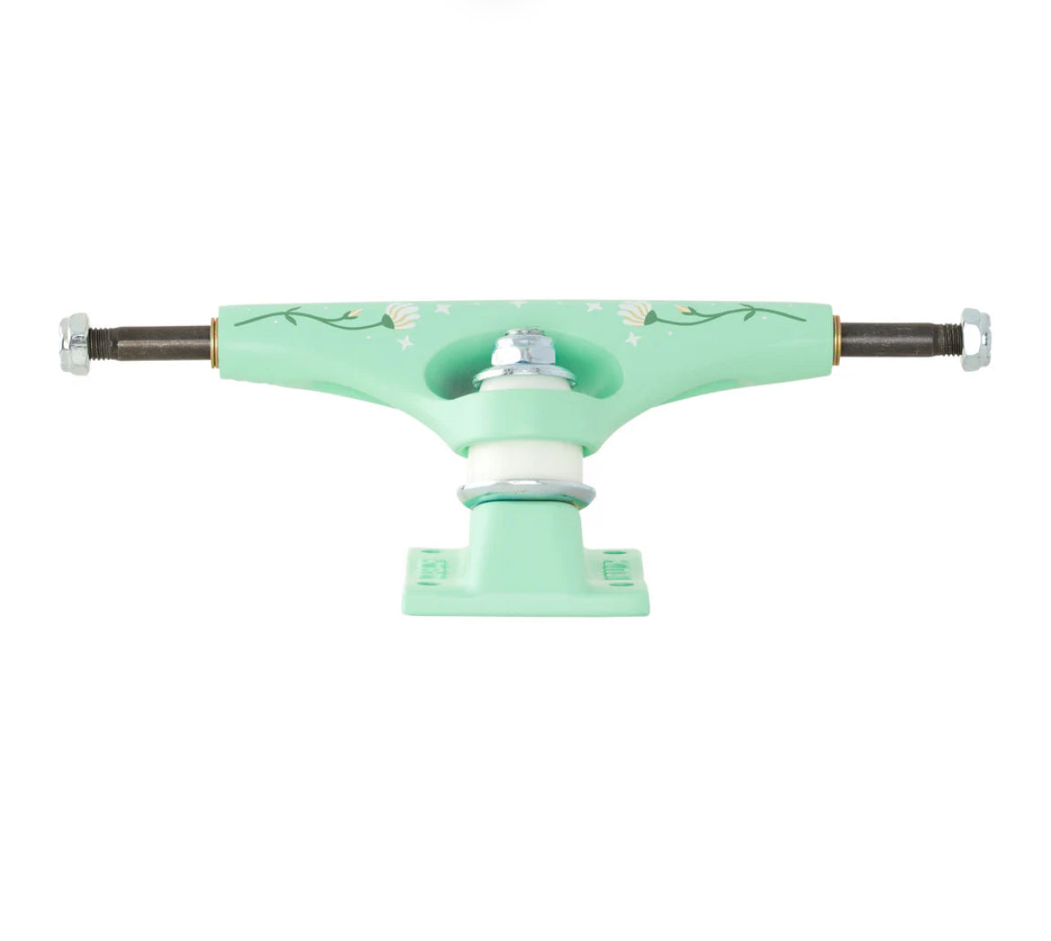 Krux 8.0 K5 Pro Trucks Nora by Lori D