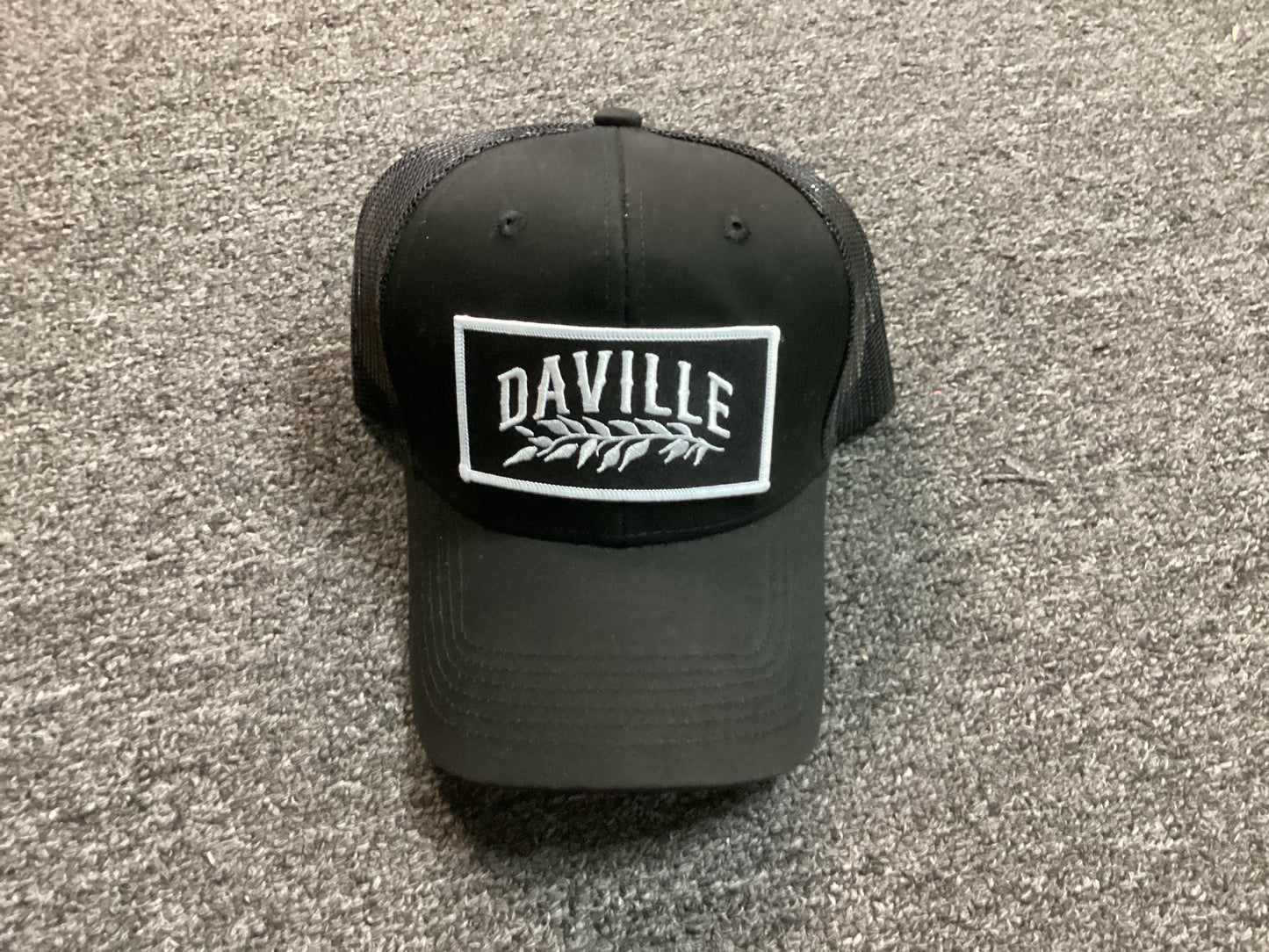 Daville trucker hat snapback leaf logo black