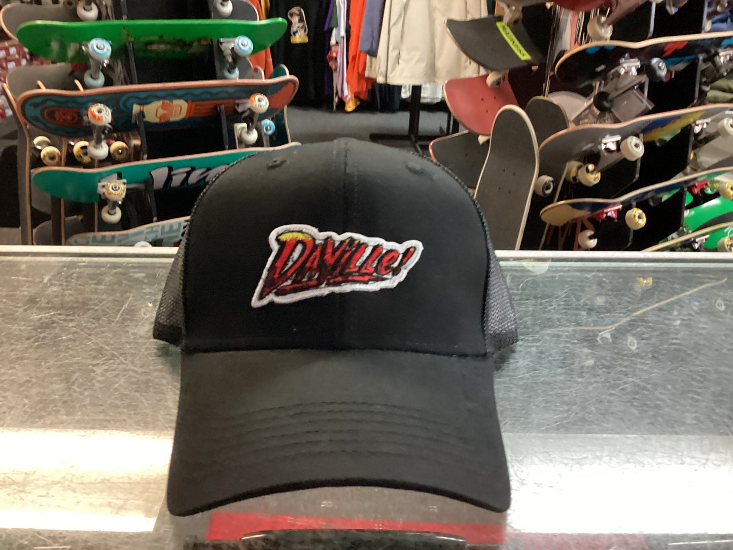 Daville trucker hat snapback red logo black