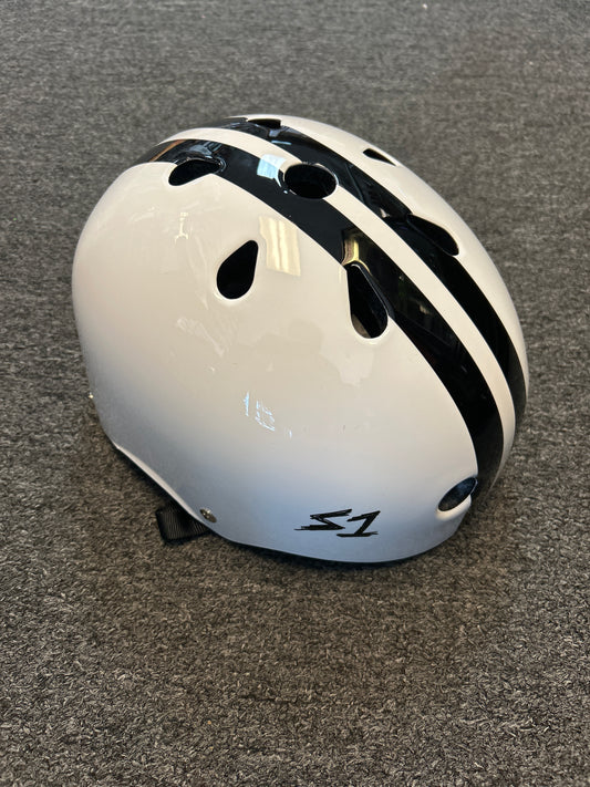 S1 M helmet white w black stripes
