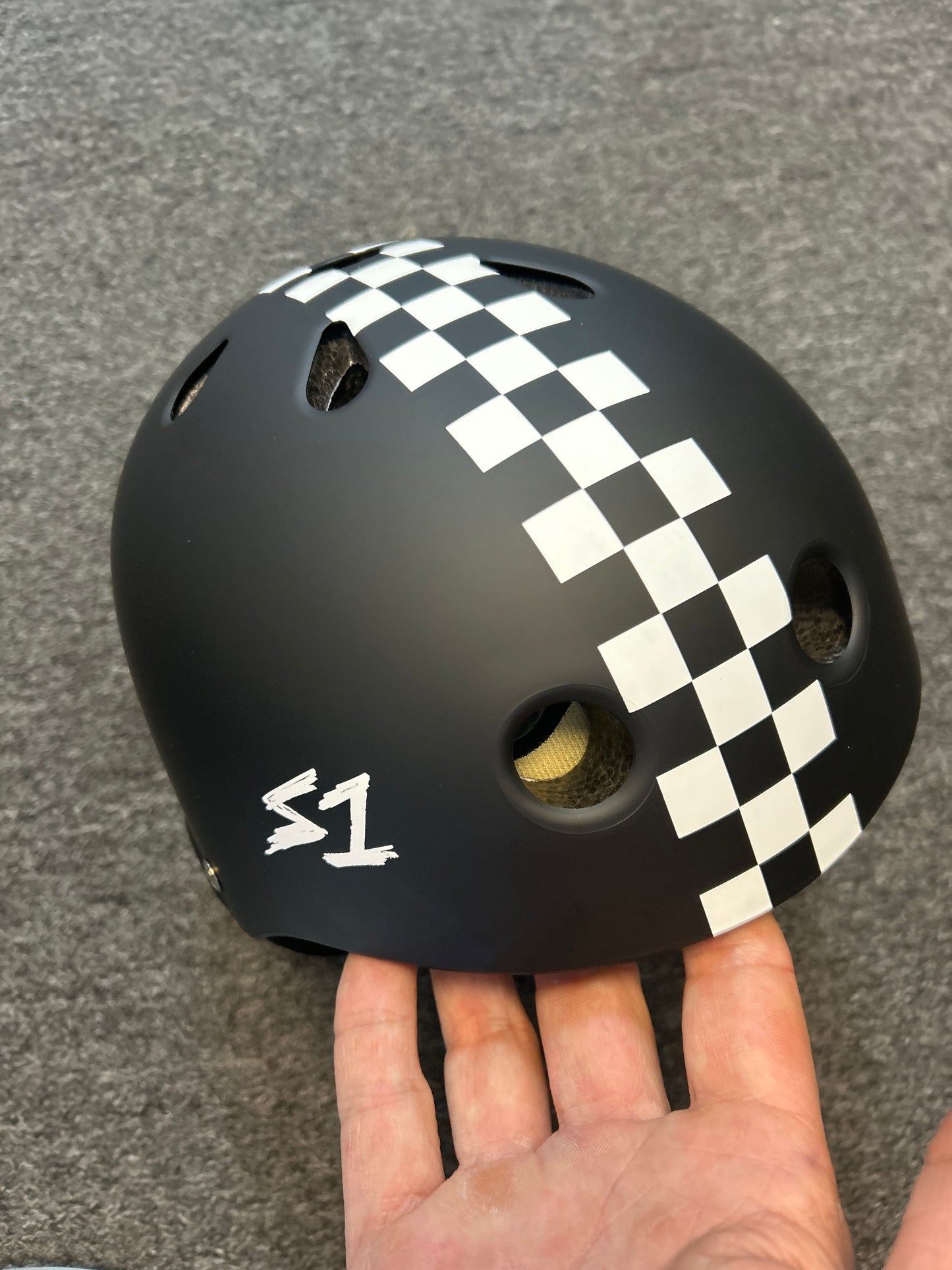 S1 M Helmet black w checkered stripe