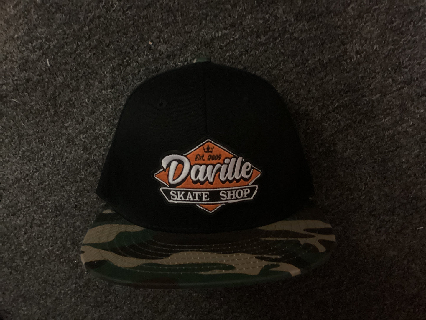 Daville hat snap back flat brim Diner Logo black camo