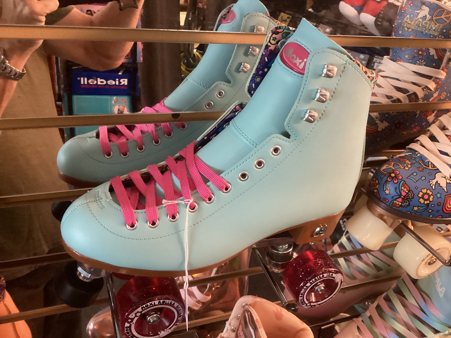 Moxi Roller Skates Beach Bunny blue sky size 9