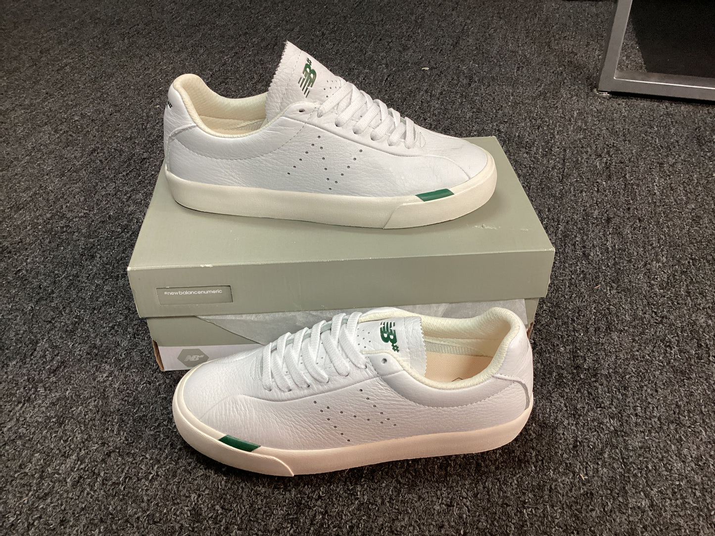 NB 22 White/Green size 7