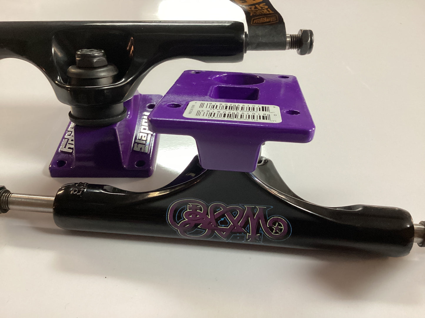Slappy ST1 CLASSIC HOLLOW 8.5 Pro BAM Black / Purple Skateboard Trucks pair