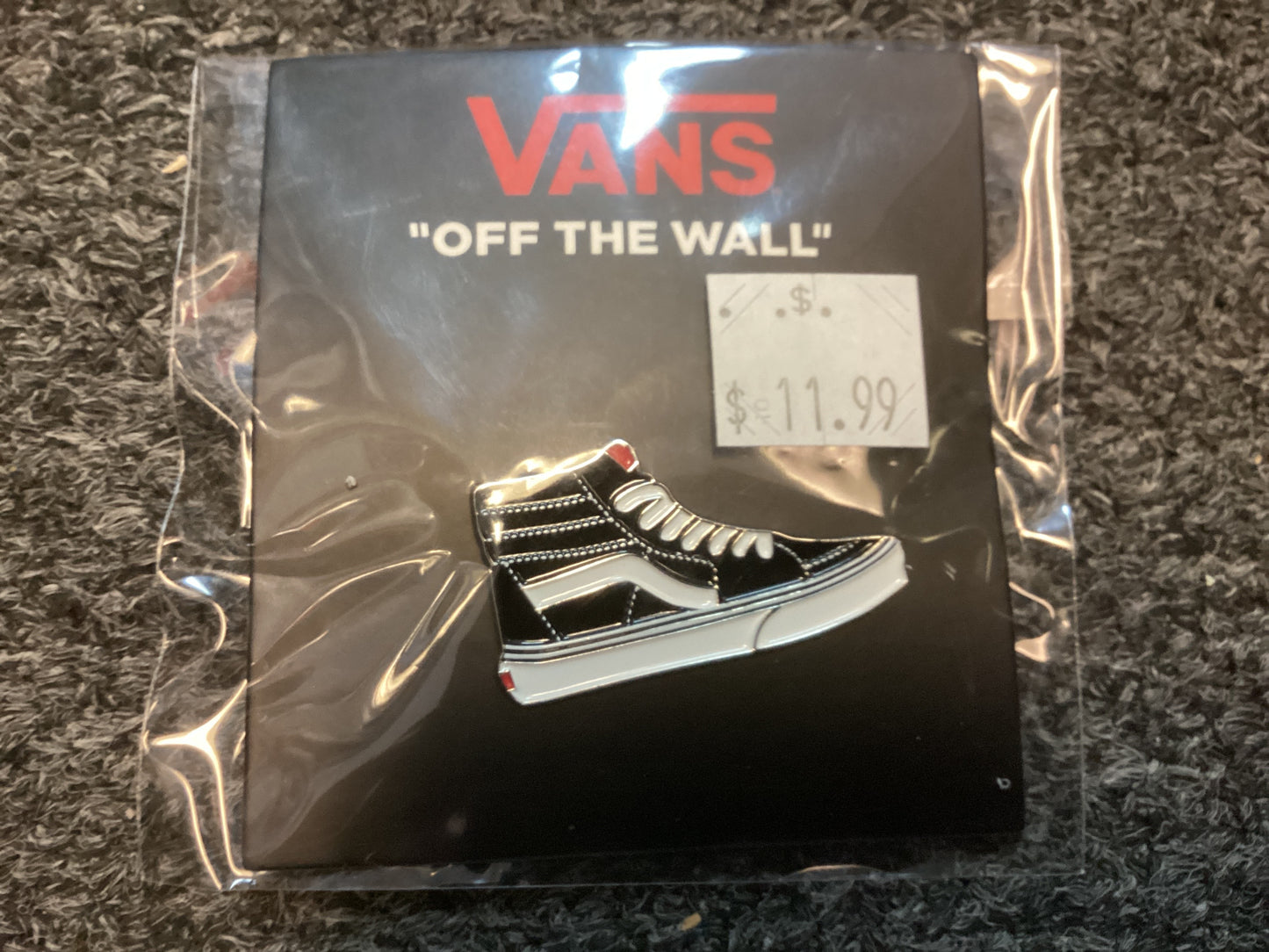Vans enamel lapel pin Sk8 Hi black white