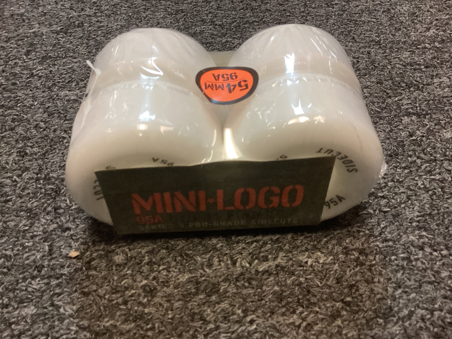 Mini Logo Skateboard Wheels Hybrid 95A Sidecut 54mm white