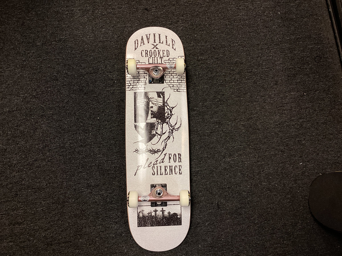 Daville Crooked Cult 8.75 Maglite Complete Skateboard