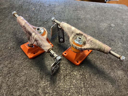 Independent X Realtree APX Skateboard Trucks set of 2.  Standard Stage 11