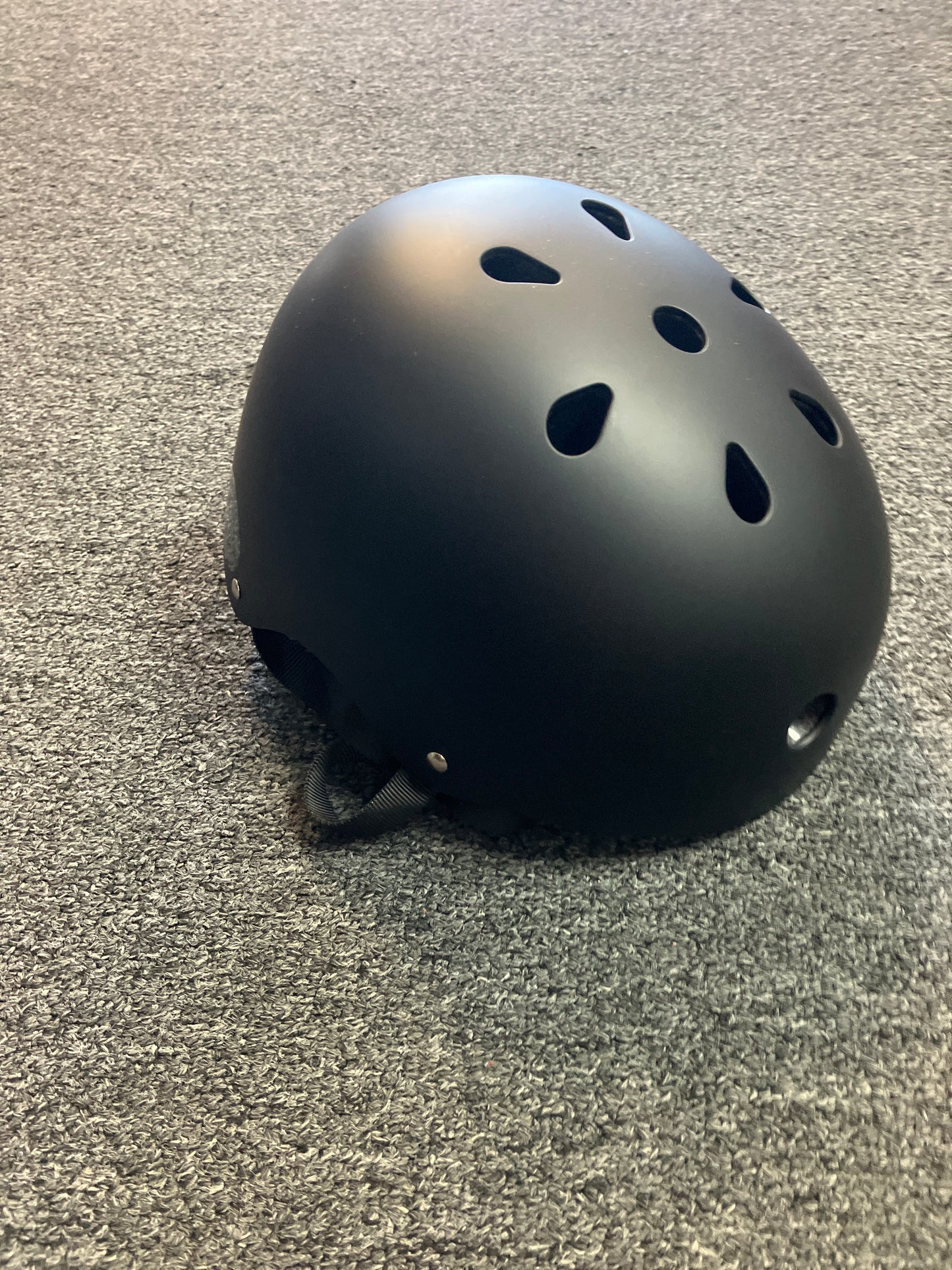 Commonwealth helmet black med