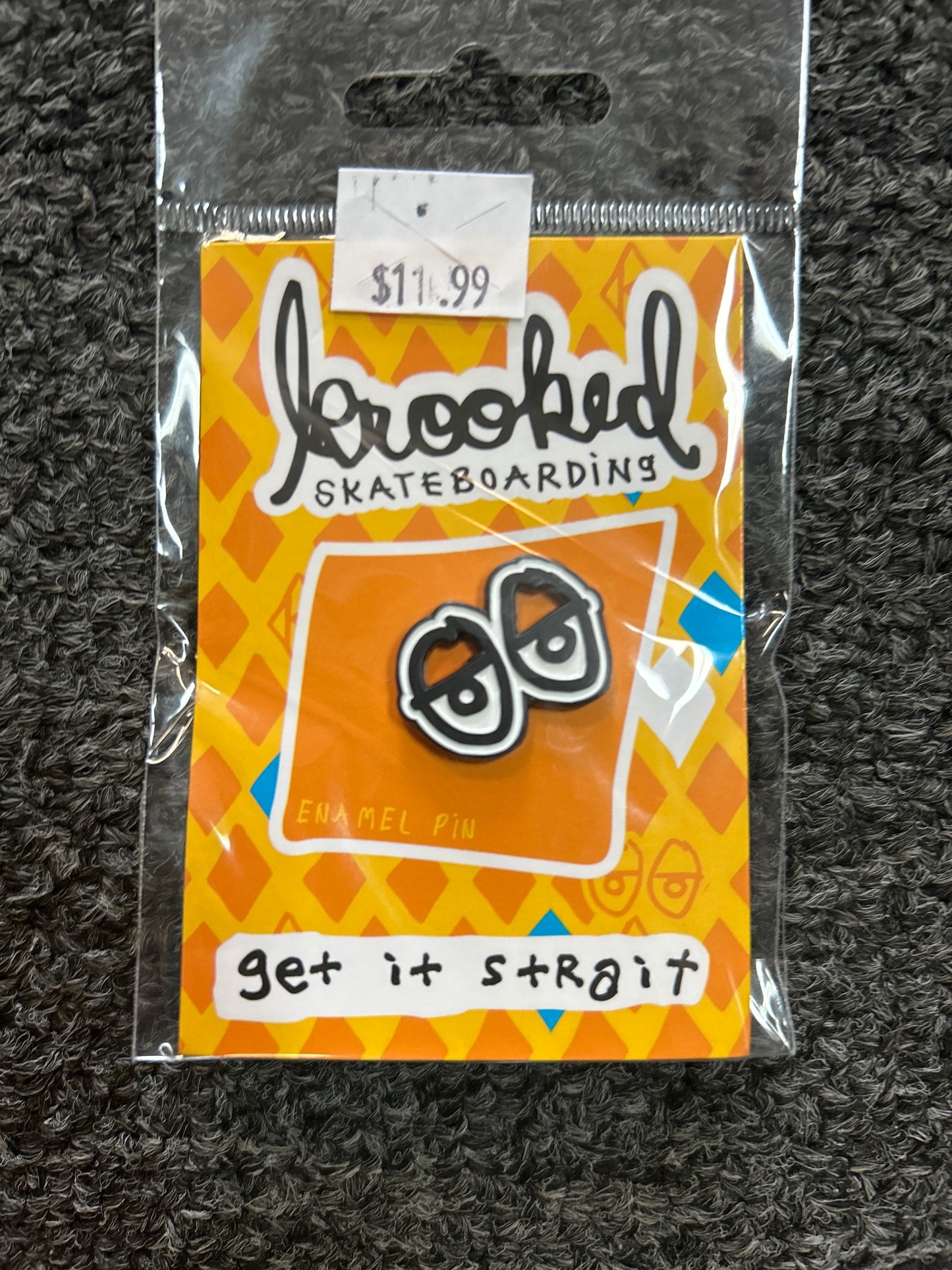 Krooked label pin eyes