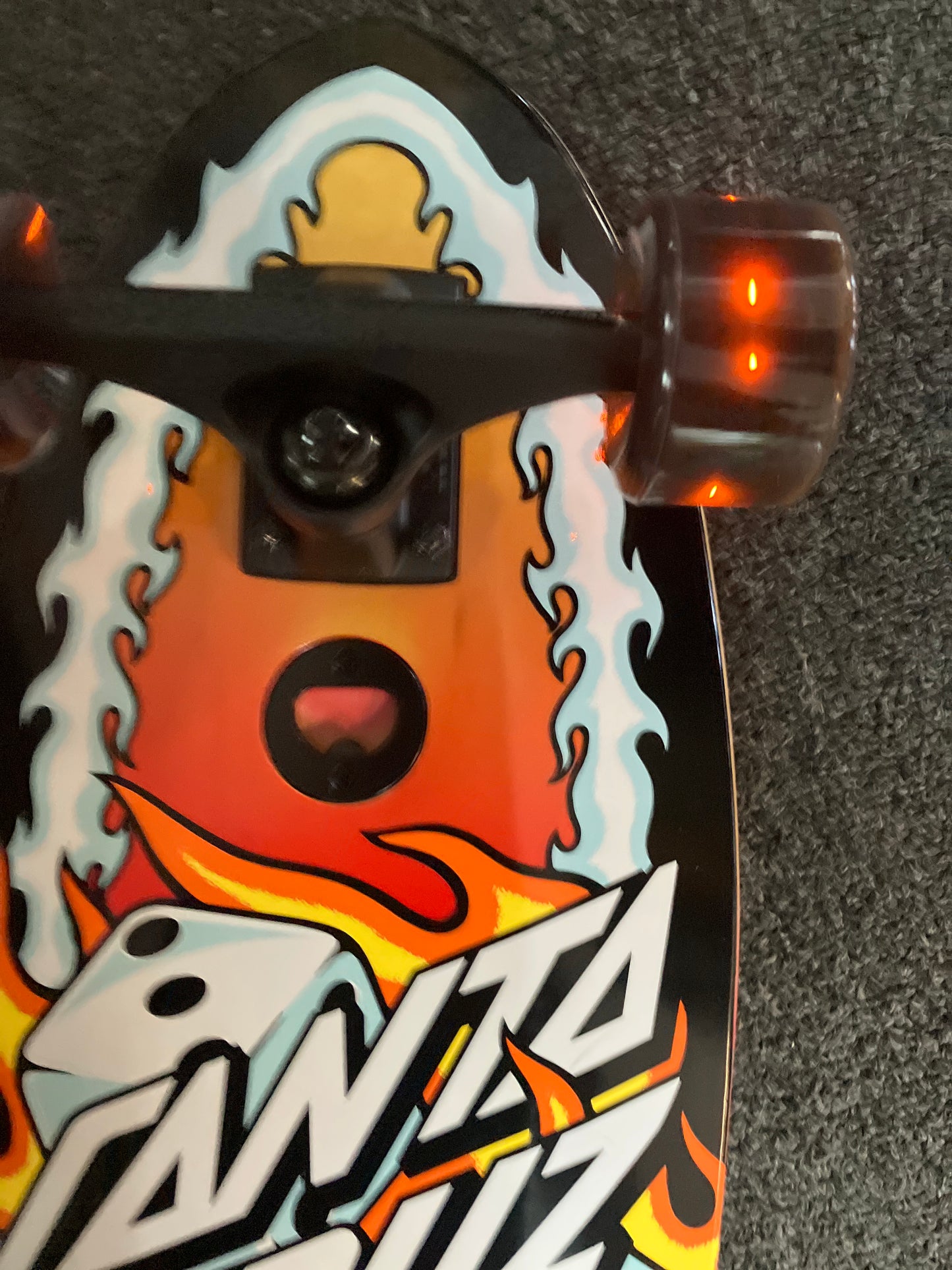 Santa Cruz complete skateboard Flaming Dice Dot 8.81in x 27.69in Shark Cruzer light up wheels