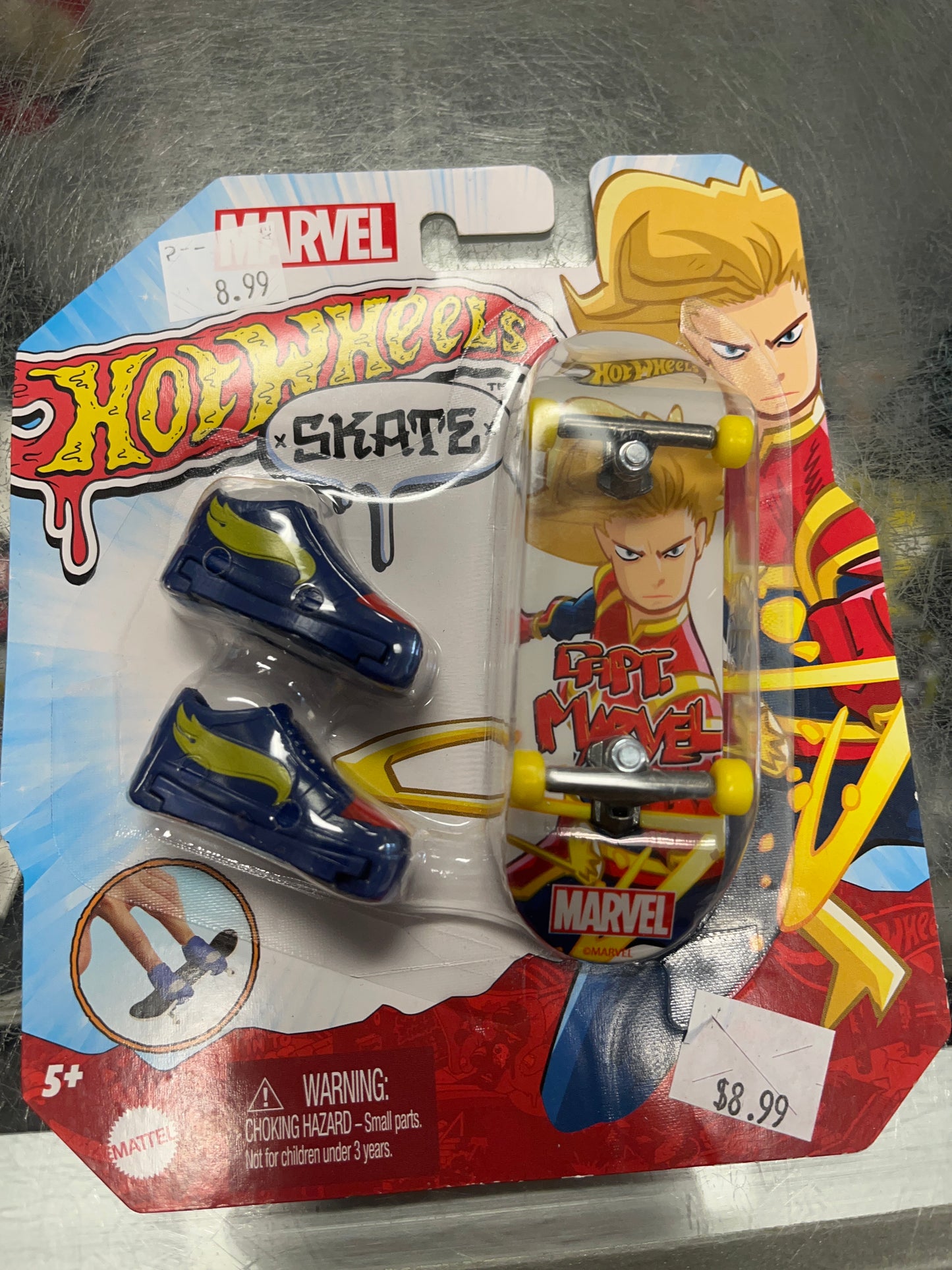 HotWheels Skate capt marvel