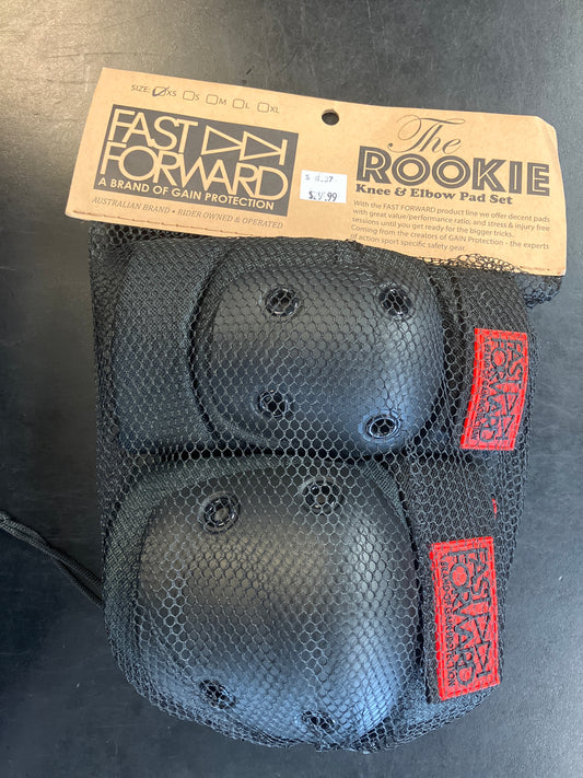 Fast Forward Knee and Elbow Pad Set ‘The Rookie’