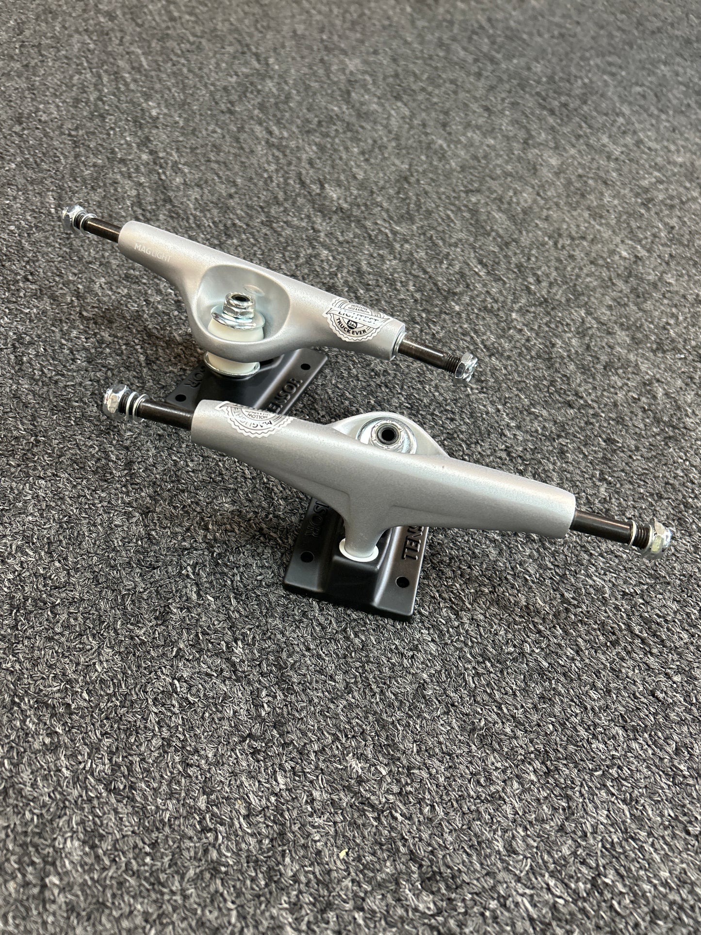 Tensor 5.5 Mag Light Raw/Black Trucks Set