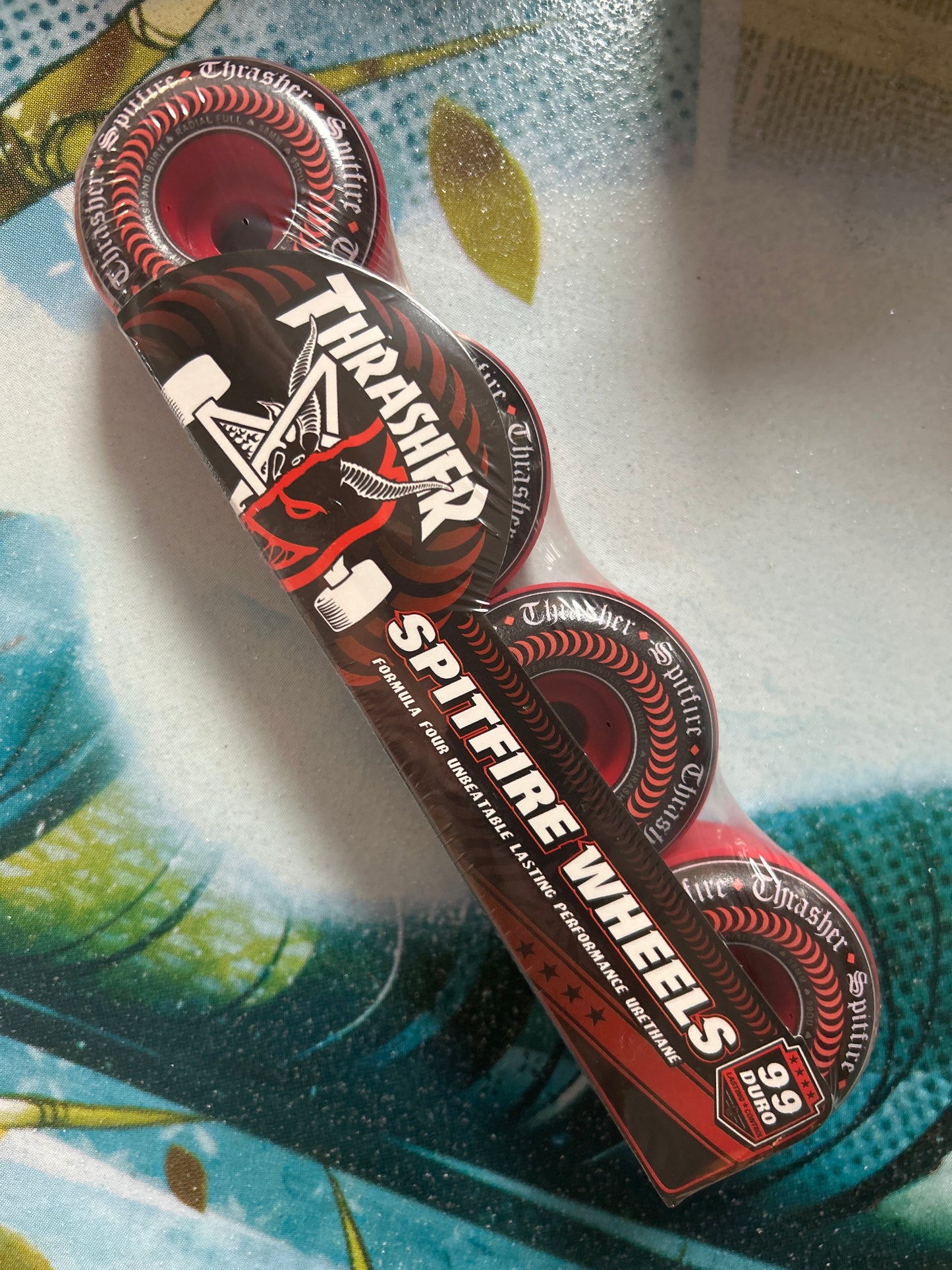 Spitfire 58mm F4 wheels X Thrasher Oath full Radial RED