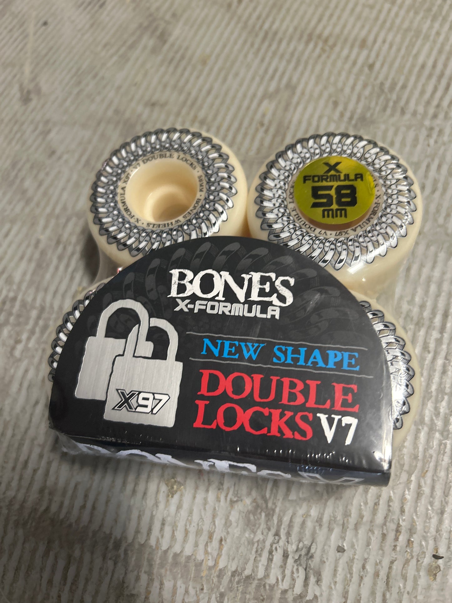 Bones 58mm Wheels X97 Double Locks V7 97a
