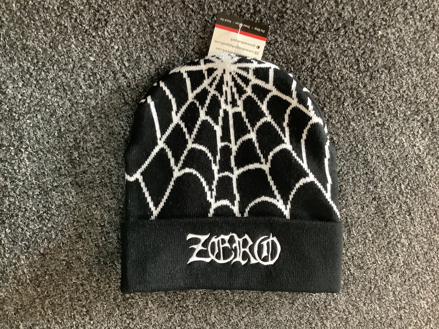 Zero beanie spider web black white hat