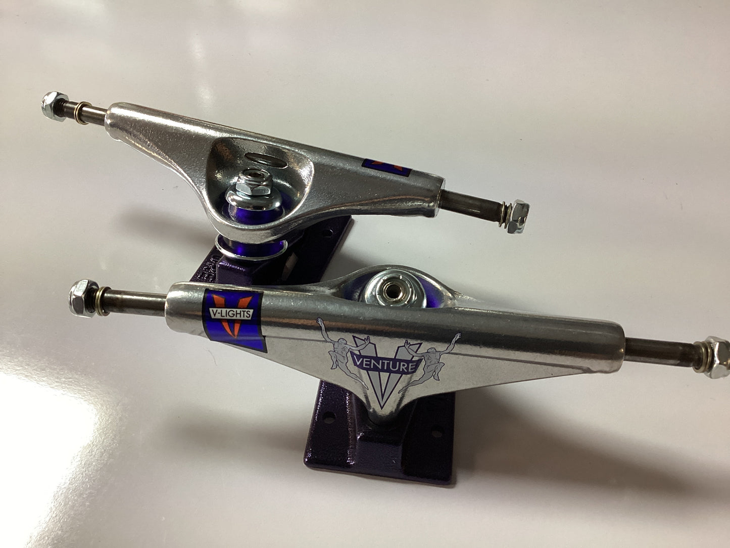 Venture Trucks set of 2 5.8 V-Lights Awake Purple/polished