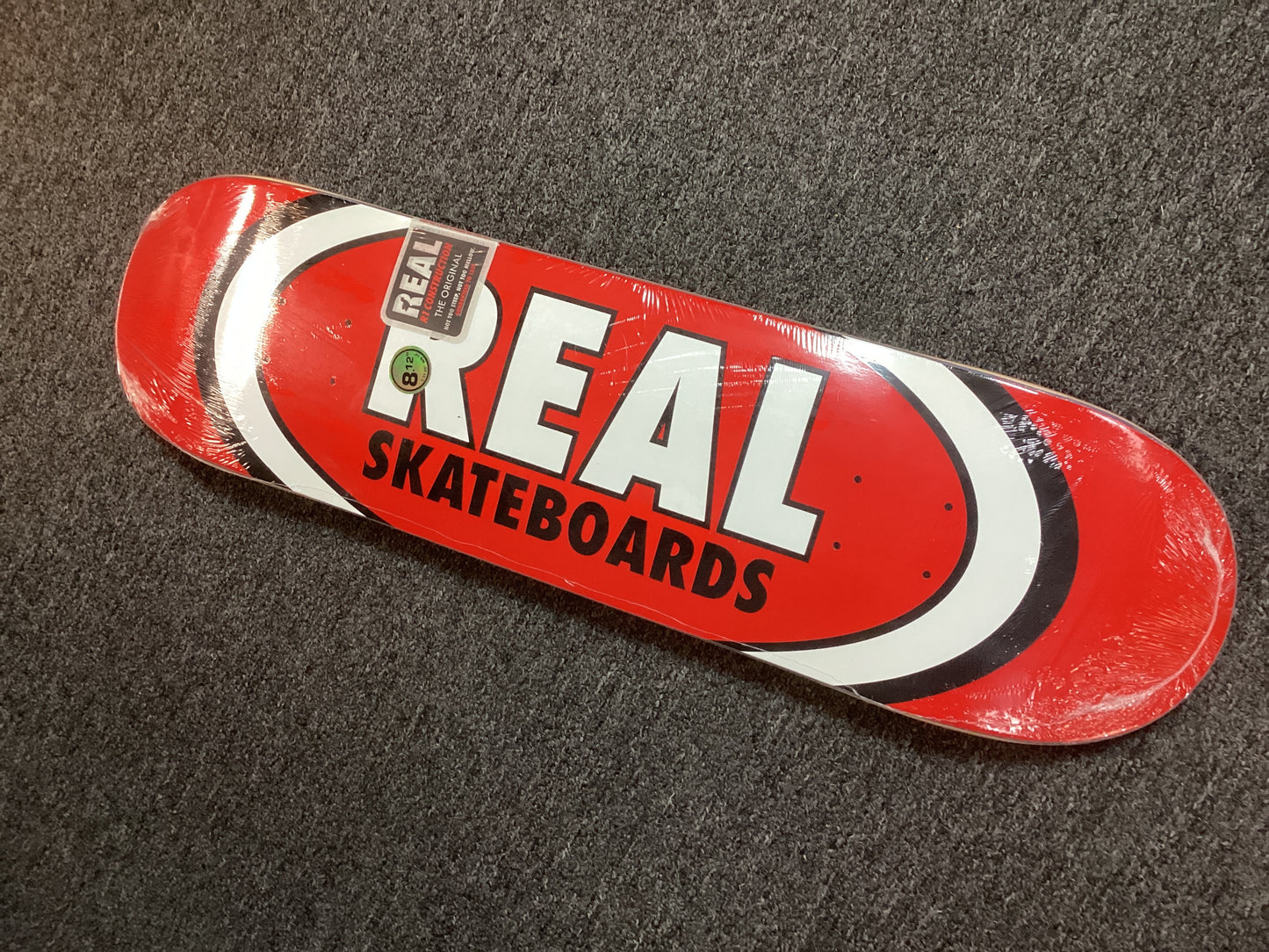 Real 8.12 deck Classic Oval red
