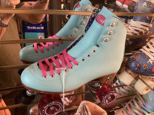 Moxi Roller Skates Beach Bunny blue sky size 9