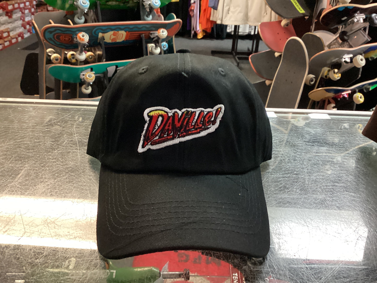 Daville dad hat with buckle strap red Logo Black
