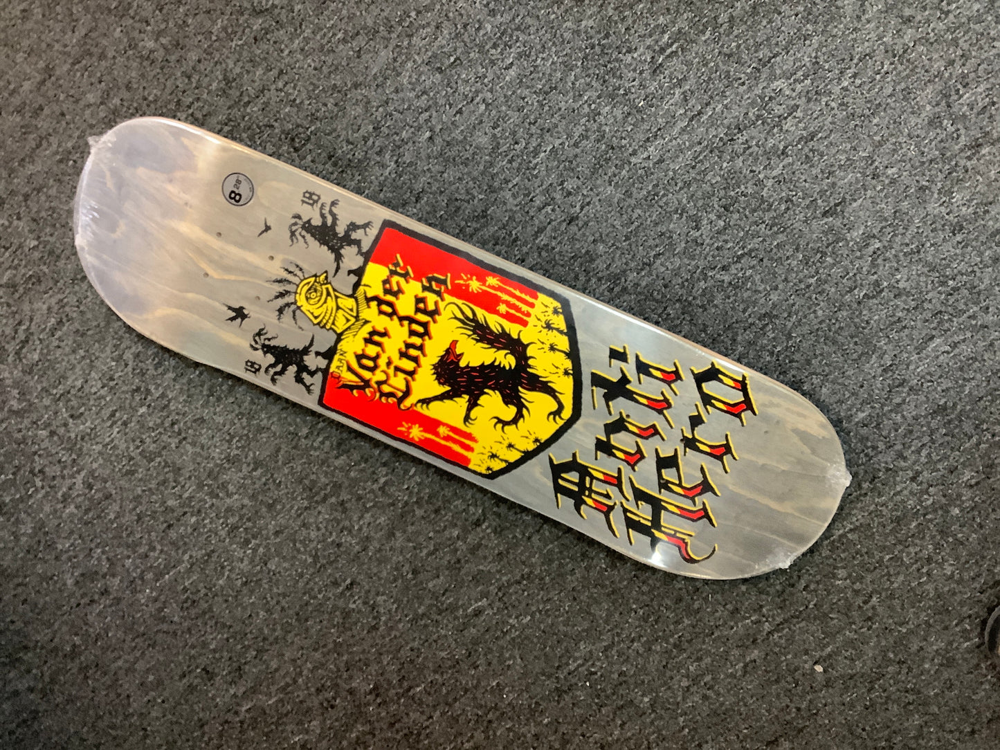 Antihero 8.28 deck Daan Coat of arms