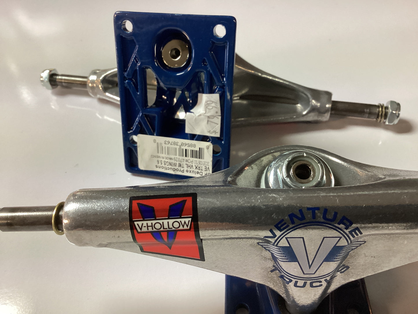 Venture Trucks set of 2 5.6 V-Hollow Team Wings Navy/Silver