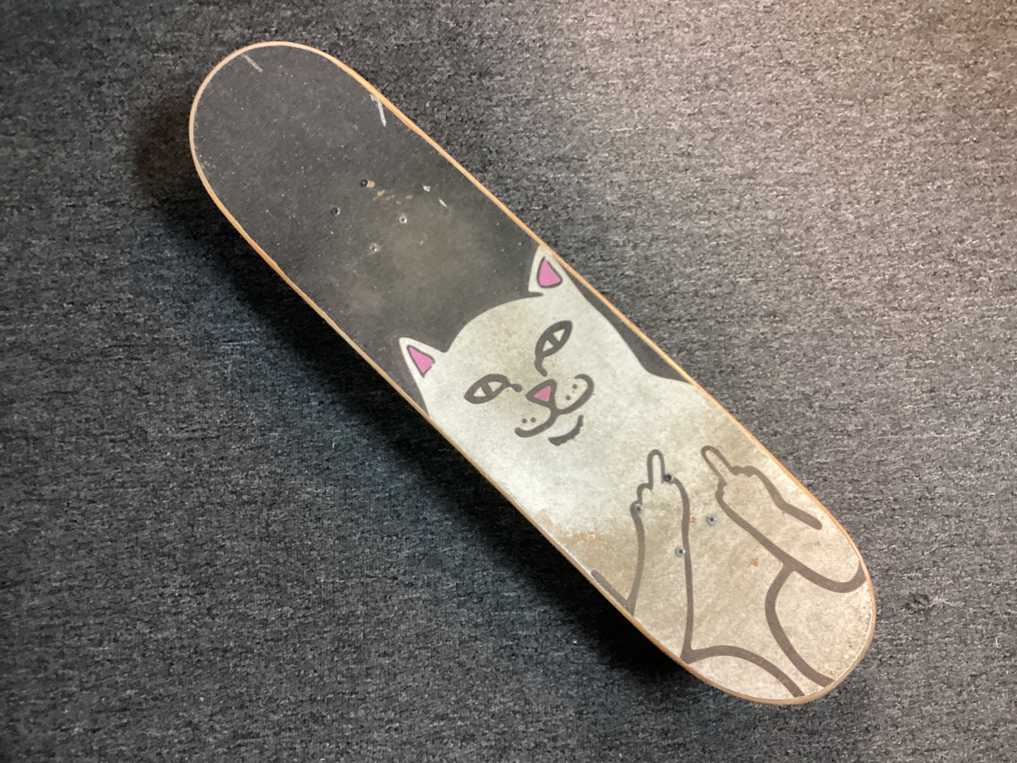 Rip N Dip used complete 8.0 skateboard with Independent Trucks and 80A Bigfoot Wheel