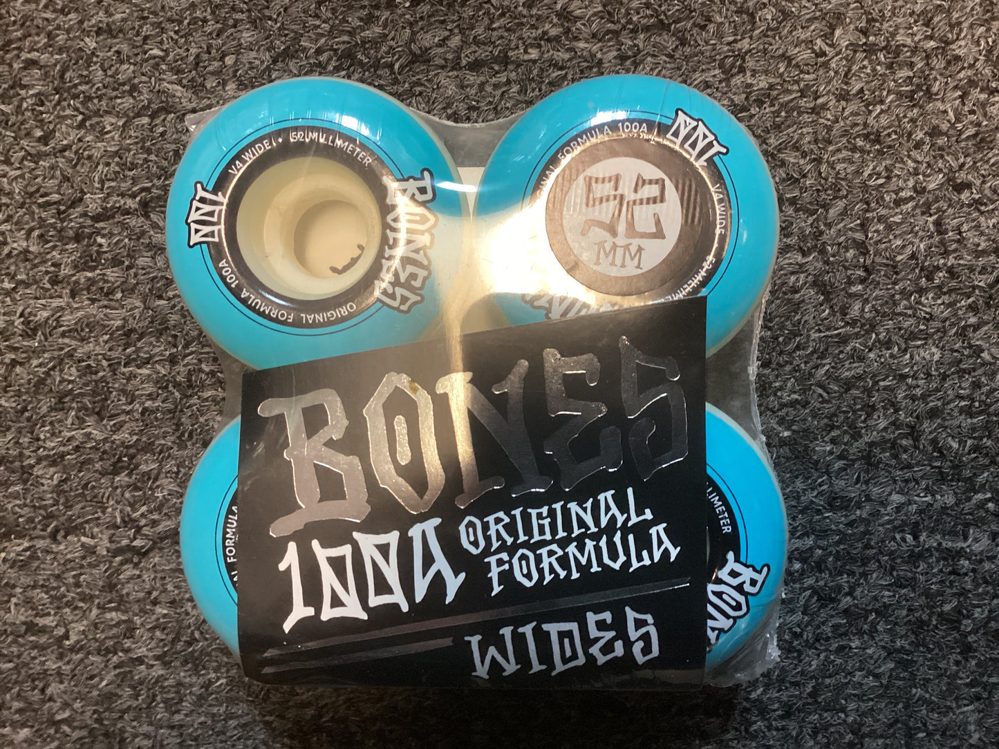 Bones Skateboard Wheels 100s OG Formula Widecut V4 52mm 100A white blue