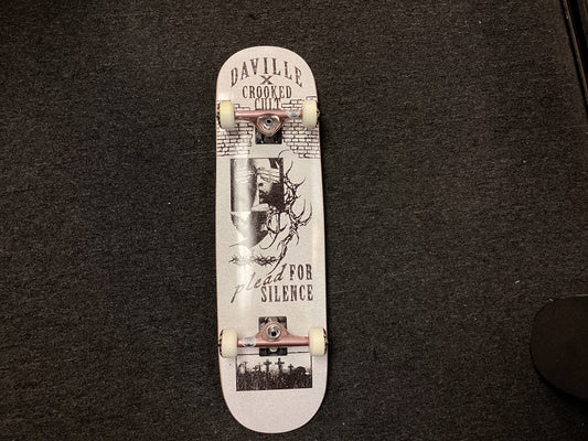 Daville Crooked Cult 8.75 Maglite Complete Skateboard