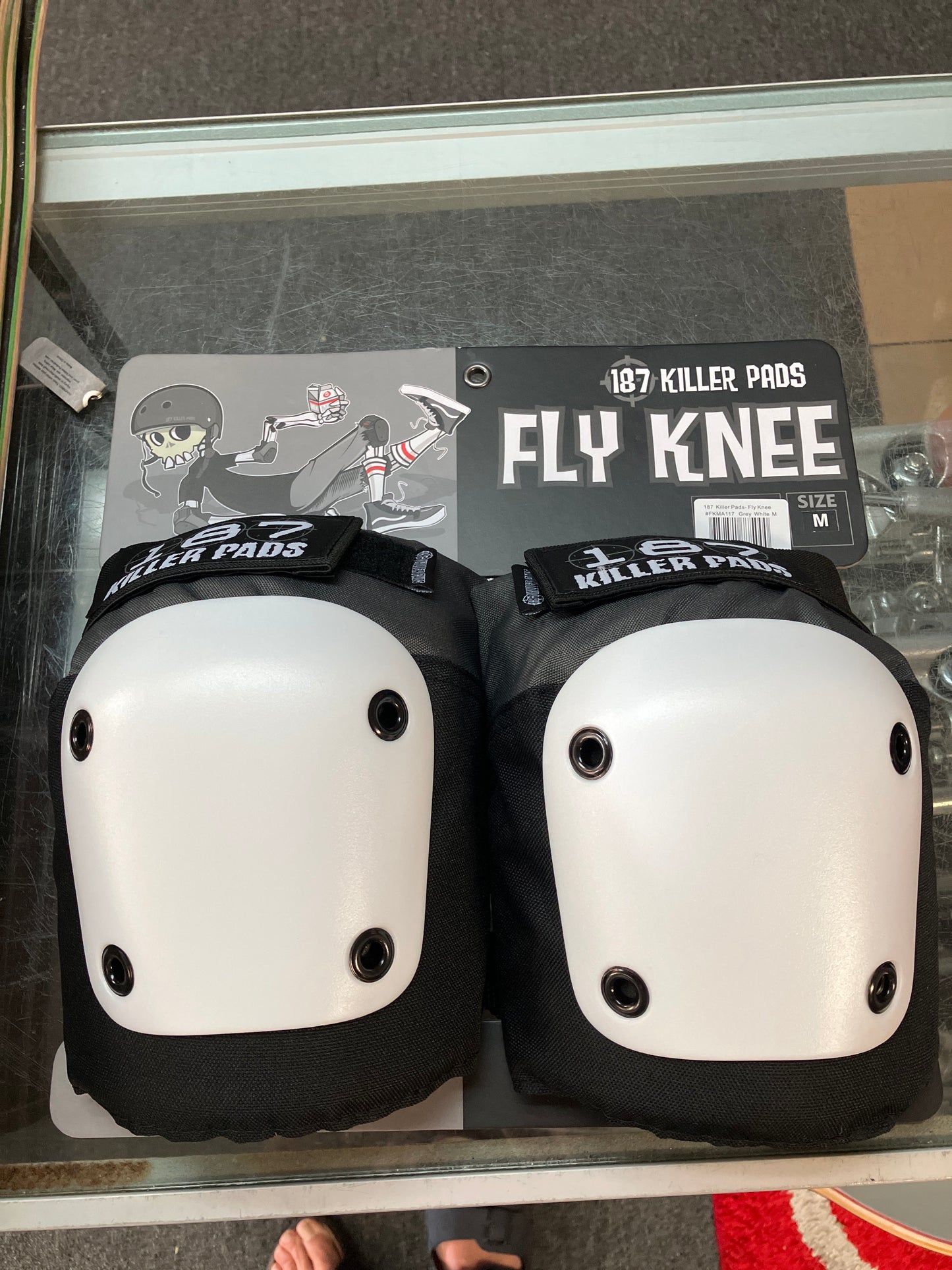 187 M Fly Knee pads gray white black