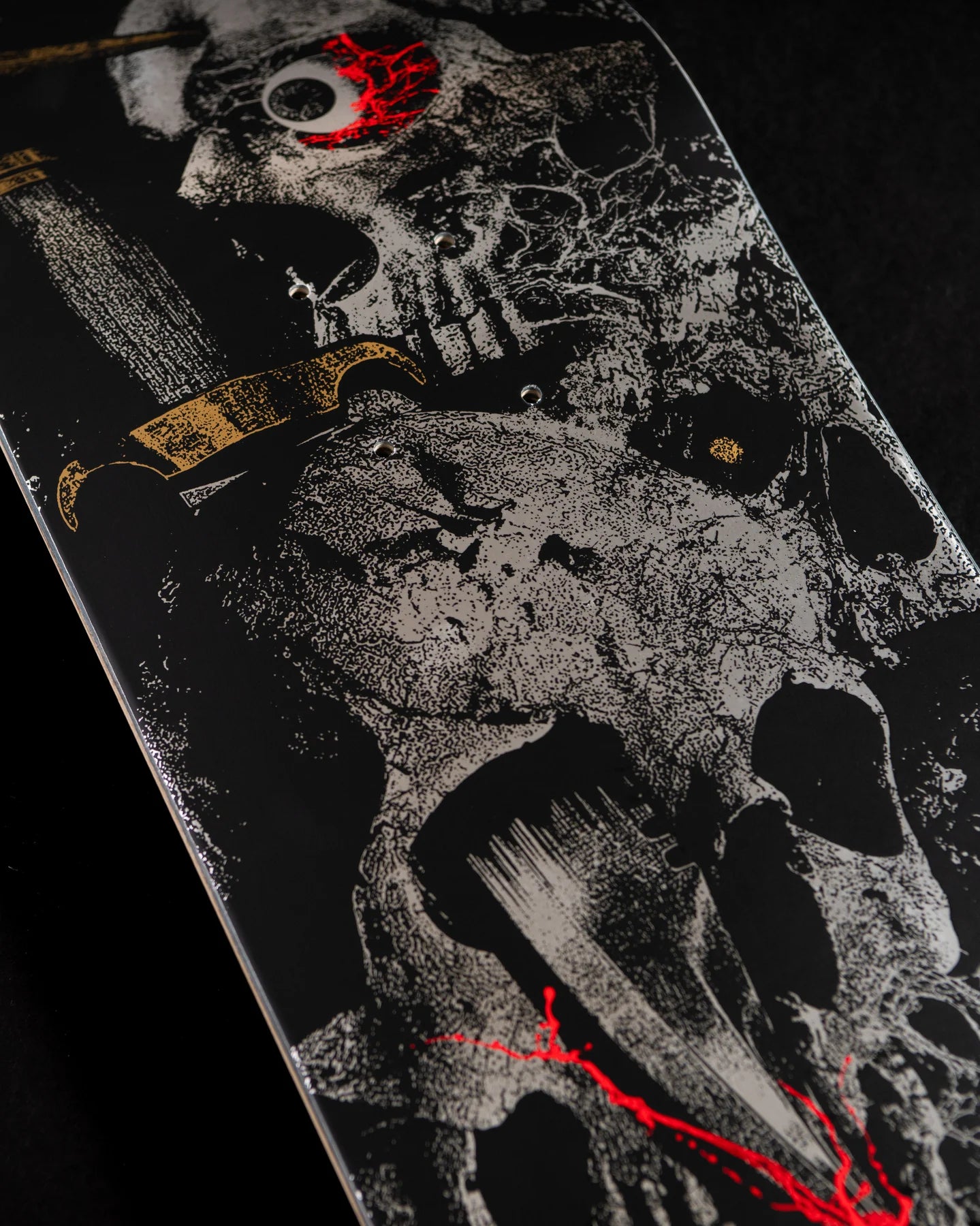 Creature 8.375 VX deck Gonzalez Mortem 32in