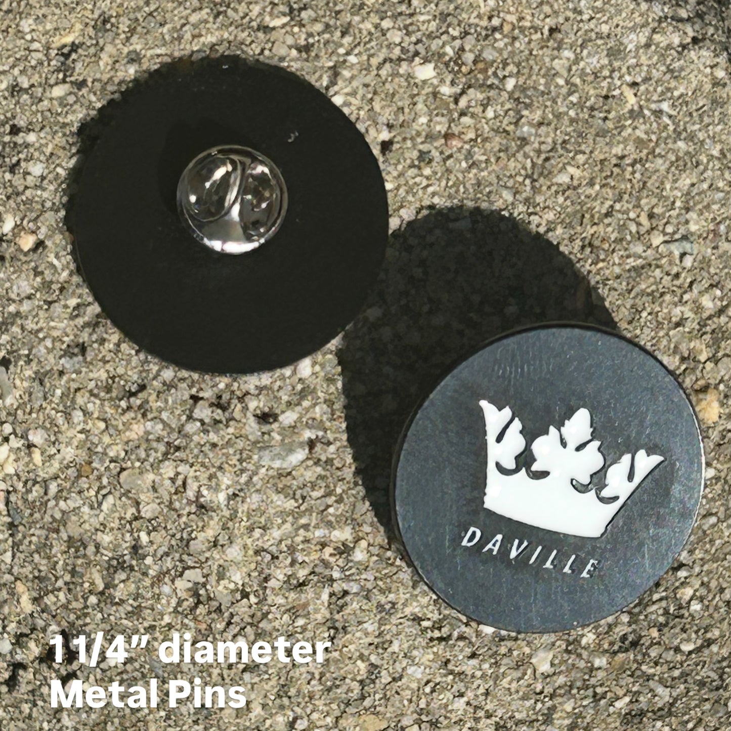 Daville metal pin 1 1/4” round black crown