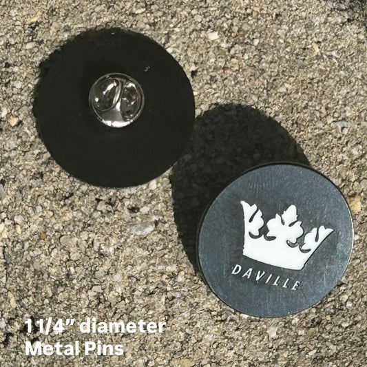 Daville metal pin 1 1/4” round black crown